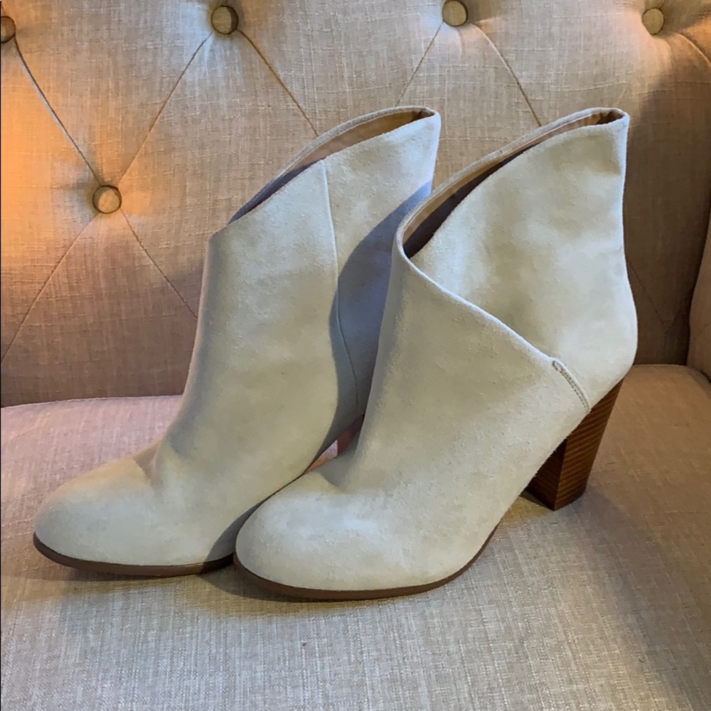 New! Joe’s Jeans white/cream suede ankle boot